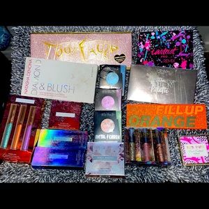 Brand new EYESHADOW PALETTES ALL BRANDS. SOME OF THESE PALETTES ARE LIMITED.